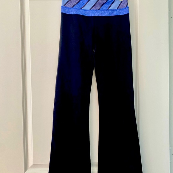 Lululemon Black with Blue Strip Reversible Flare Yoga Pants. - Picture 3 of 3